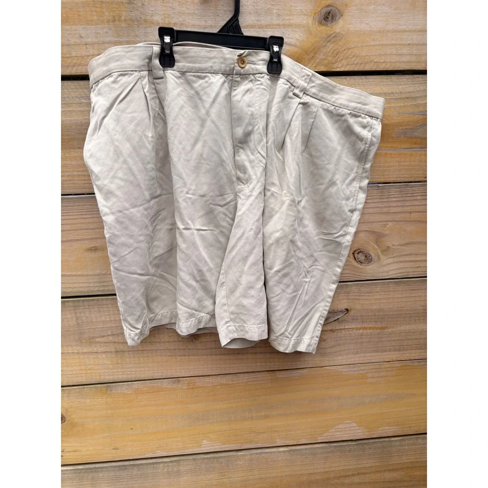 Tommy Bahama Mens 44 Beige 100% Silk Pleated Relaxed Fit Chino Shorts Luxury